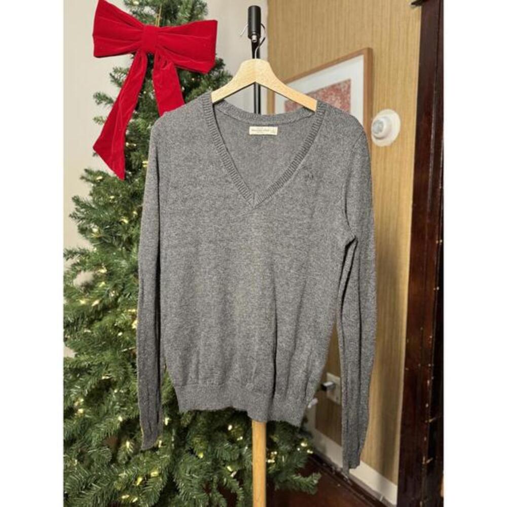 Abercrombie & Fitch Men's Gray V-Neck Sweater